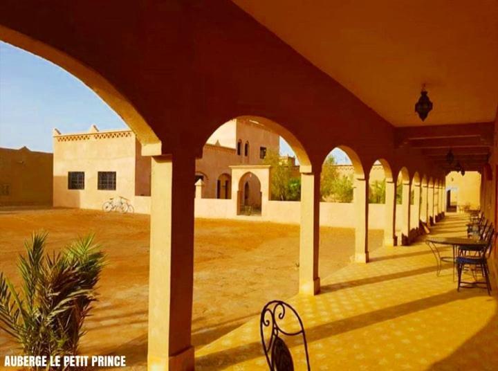 Hotel Riad Le Petit Prince Мерзуга Экстерьер фото